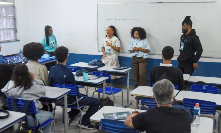Gi Fernandes, Alana Cabral e Rene Silva em evento no Rio