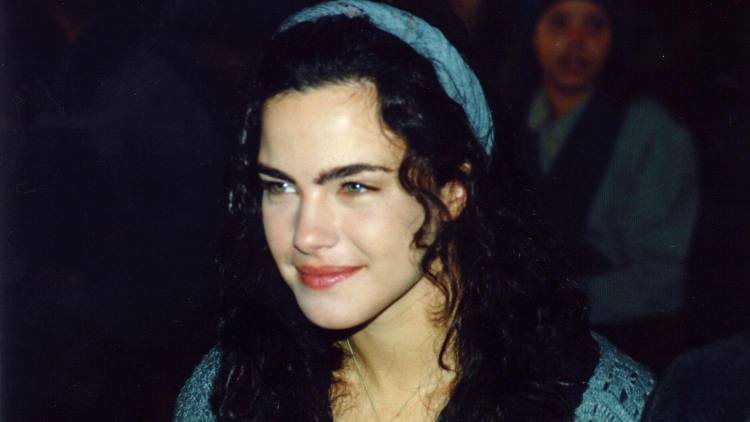 Longe da TV h� mais de 10 anos, Ana Paula Ar�sio reaparece com reprise de Terra Nostra