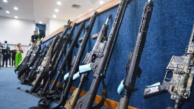 Arsenal dos bandidos ficou mais forte e mais novo ap�s decretos pr�-armas de Bolsonaro, diz estudo