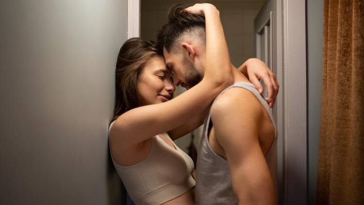 Quem sente mais desejo sexual: homens ou mulheres? Ciência responde