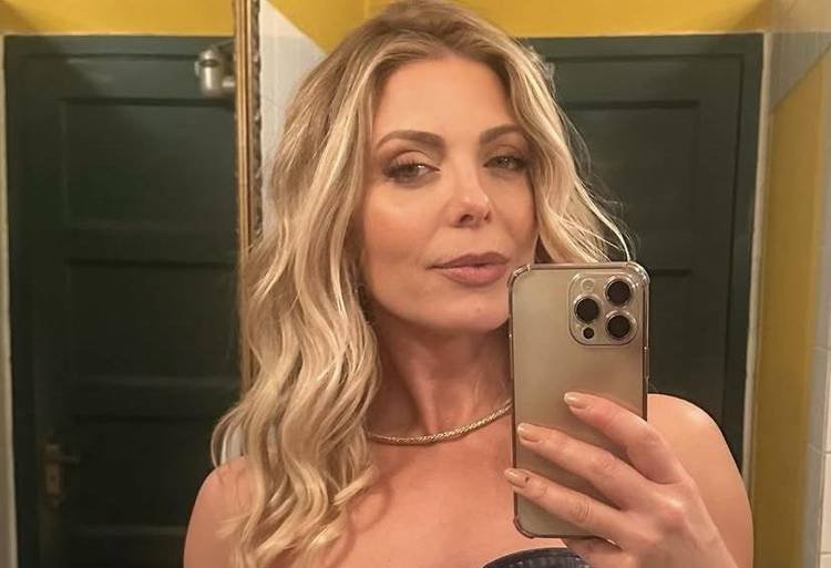 dan�arina em selfie