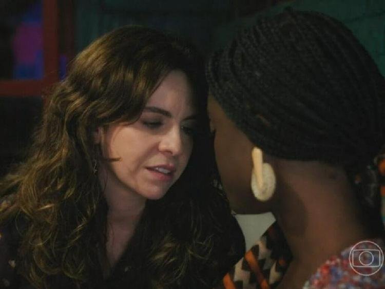 Mara (Renata Gaspar) e Menah (Camilla Dami�o)