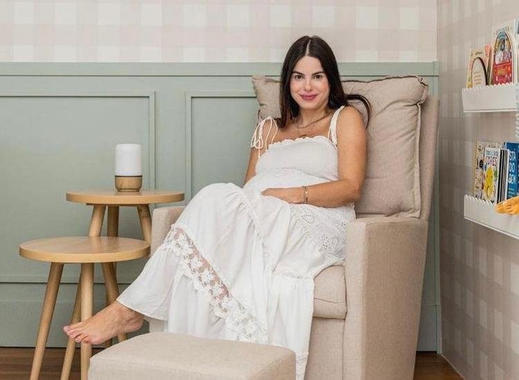 Atriz posa para a foto 