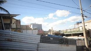 Campanha arrecada doa��es para funcion�rios de asilo que desabou em BH  - foto: Alexandre Guzanshe/EM/D.A Press. Brasil - Belo Horizonte - MG