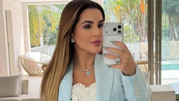 Deolane Bezerra 