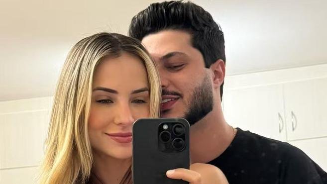 Gabi Martins reflete sobre namoro  distncia com Matheus Fidelis