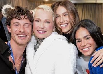 Bruna Marquezine madrinha do filho de Sasha? Atriz se emociona com gravidez