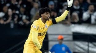 Hugo, do Corinthians, faz cobran�a ap�s sofrer ataques racistas: 'N�o pode relativizar'