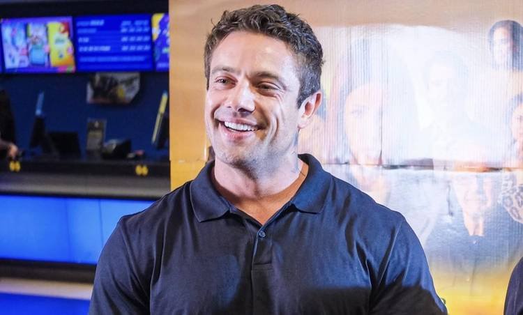 Rafael Cardoso emociona fãs ao revelar carta escrita dentro de reabilitação