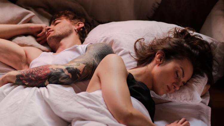 Quando o sexo acontece mesmo com sono: o que isso revela