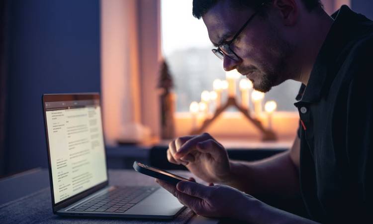 Configurações de privacidade e boas práticas de segurança ajudam a reduzir a exposição de informações pessoais na internet