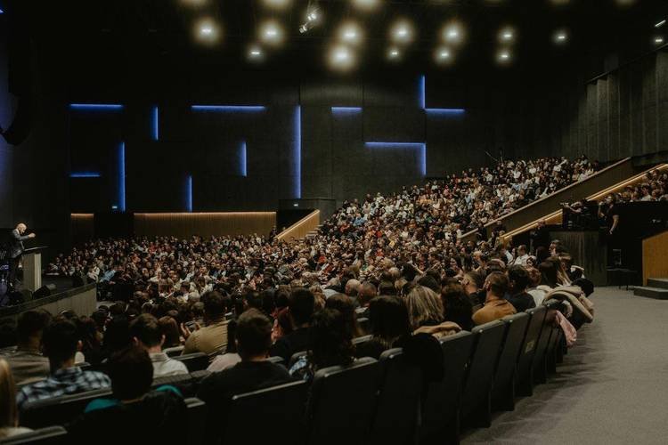 Empresas buscam hoje curadoria, personalização e alinhamento estratégico para gerar impacto real nas equipes