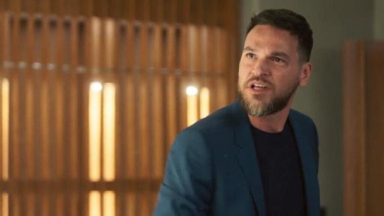 Theo (Emlio Dantas) de Vai na F