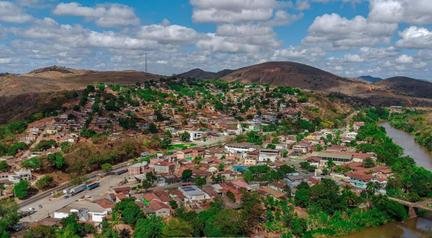 Crian�a de 3 anos entra na casa de vizinho e morre afogada em piscina