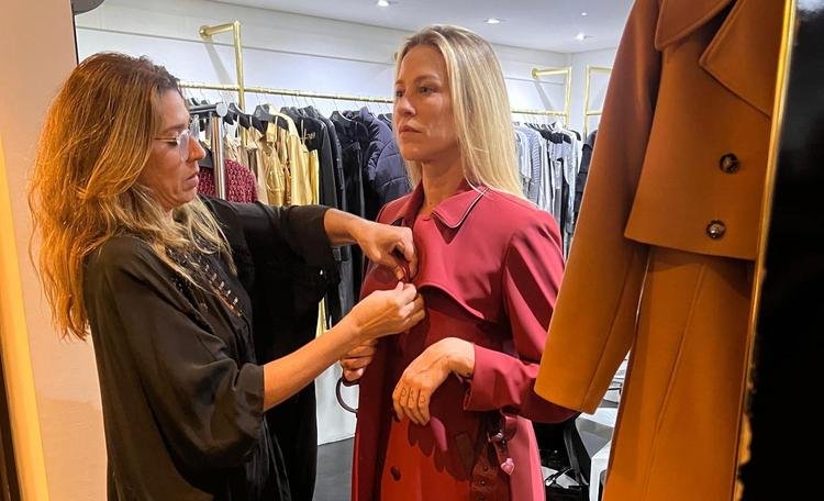 Estilista Marcelo Gioiele recebe Piovani em seu showroom em S�o Paulo: 