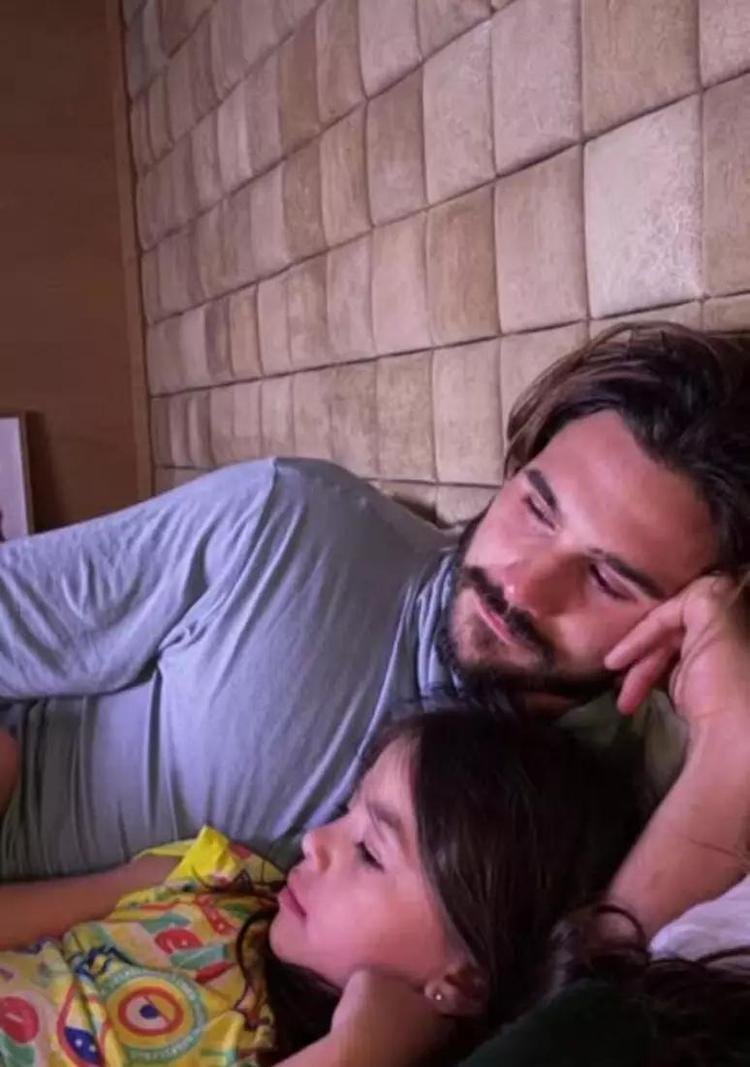 Nicolas Prattes e Zoe