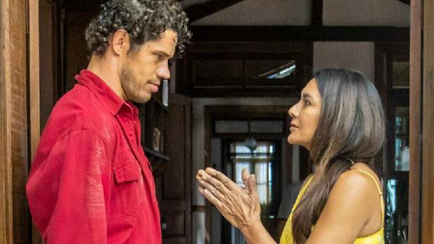 Tadeu (José Loreto) e Filó (Dira Paes) em Pantanal (Foto: Divulgação/TV Globo )