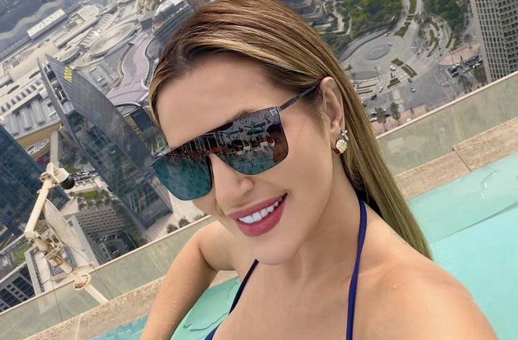 influenciadora em selfie