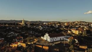 Araçuaí sobe ao palco do Brasil com o FESTA, o festival que celebra o teatro no Vale do Jequitinhonha