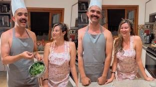 Casal viraliza com v�deos de receitas sem roupa