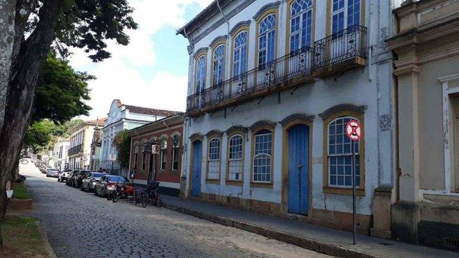 Inc�ndio atinge restaurante em centro hist�rico de MG