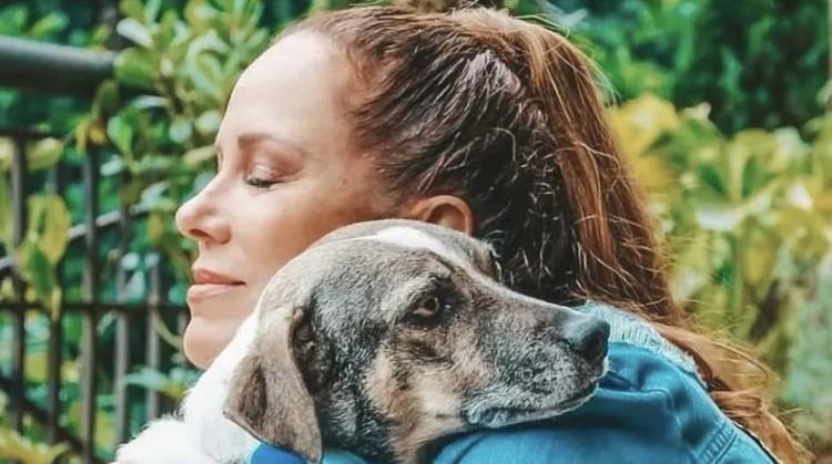 Regina Volpato se despede de �gata e comove famosos nas redes 