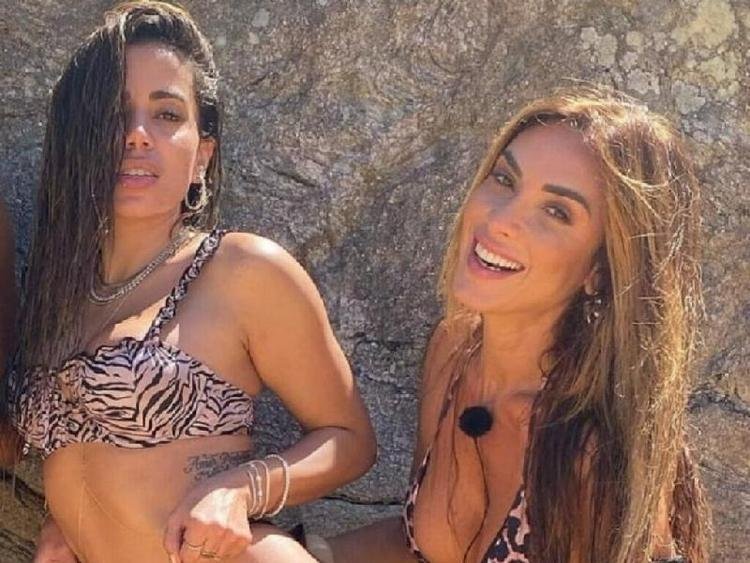 Anitta e Nicole Bahls