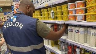 PROCON-RJ apreende 3.400 produtos Yp� suspensos pela Anvisa em supermercado