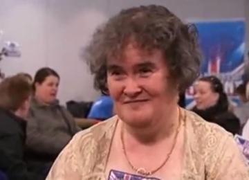 Lembra dela? Susan Boyle muda o visual 17 anos após sucesso em reality