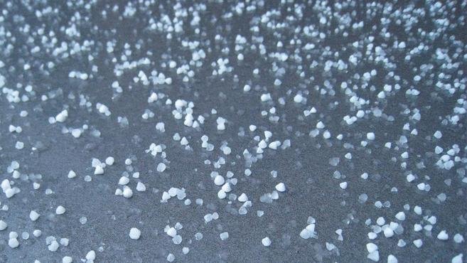 Carro amassado por granizo? Saiba o que o seguro cobre e como agir