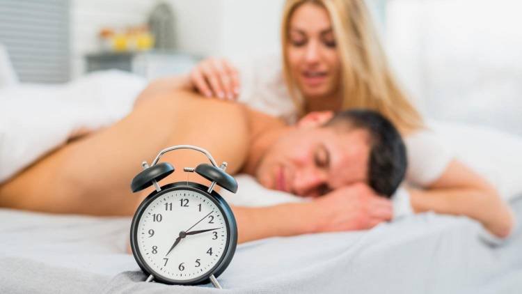 Sexo matinal faz bem? O que dizem especialistas sobre o melhor horário
