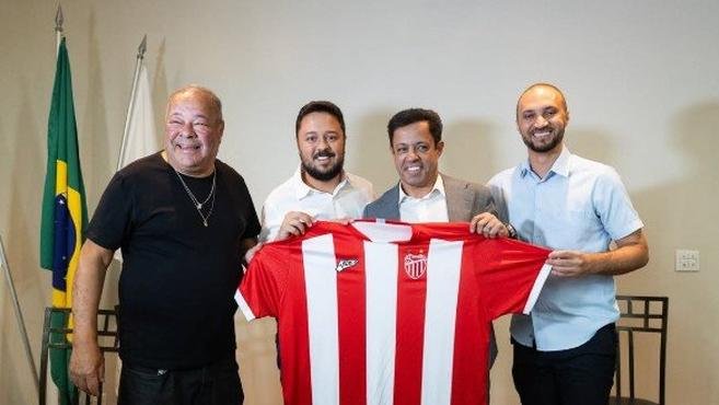 Villa Nova oficializa SAF: imigrante que lavava pratos nos EUA assume comando do clube