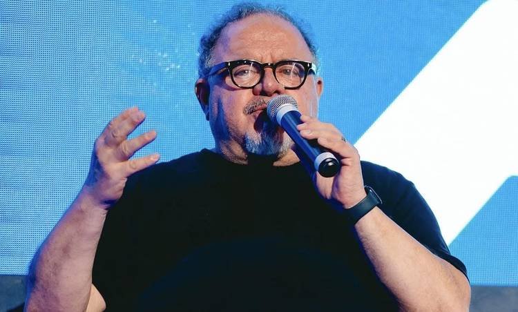 Leo Jaime perde a paci�ncia com enxurrada de chamadas indesejadas no celular 