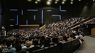 Contratar palestrantes para um evento exige estratégia; veja o que avaliar
