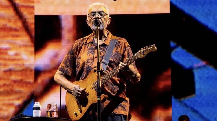 Caetano Veloso se emociona e vai �s l�grimas com show de Gilberto Gil