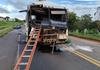 Quatorze pessoas ficam feridas em batida entre �nibus e caminh�o