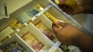 Caixa come�a a pagar saldo do FGTS retido pelo saque-anivers�rio