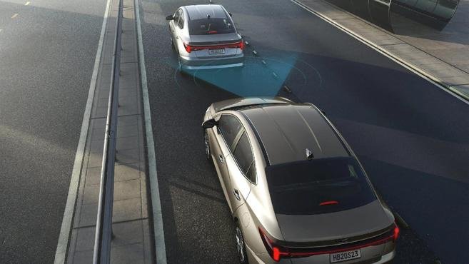 Carros que freiam sozinhos: como a tecnologia evita acidentes graves