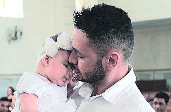 BRA�LIO - O parab�ns � pro papai, mas a felicidade � toda minha por ter o melhor pai do mundo!!! Te amo muito. Ass: Filhota linda do papai, Lav�nia.