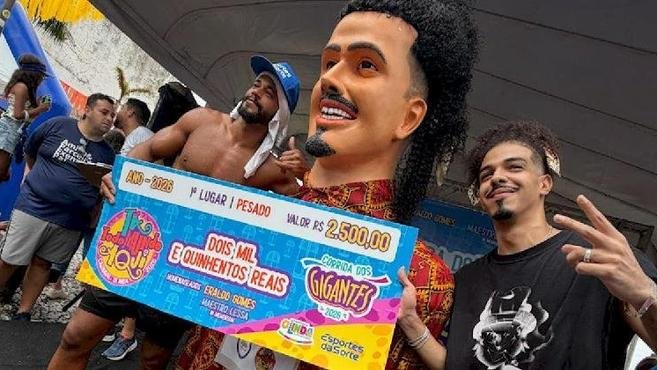 L�o da Bodega � homenageado como Boneco de Olinda e vence corrida tradicional