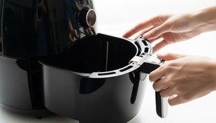 O guia definitivo para limpar sua air fryer do jeito certo e sem esforo