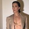 Marjorie Estiano aposta em look ousado e web detona: 'Sa�da de banho'
