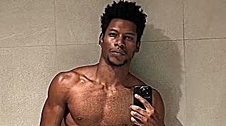 Breno Ferreira revela o que o pai achou de sua nudez em 'Jogada de Risco'