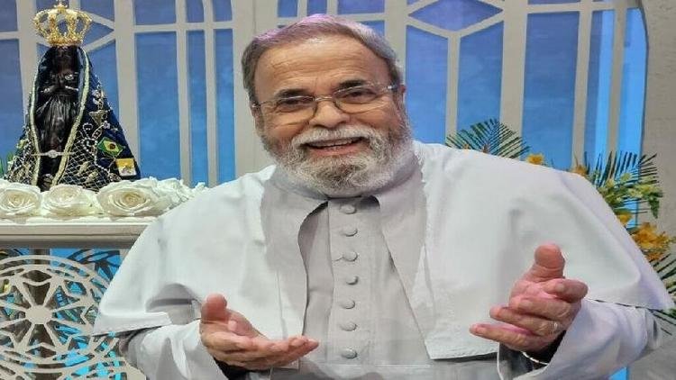 Padre Antonio Maria comanda o S�bado Com Maria na TV Aparecida