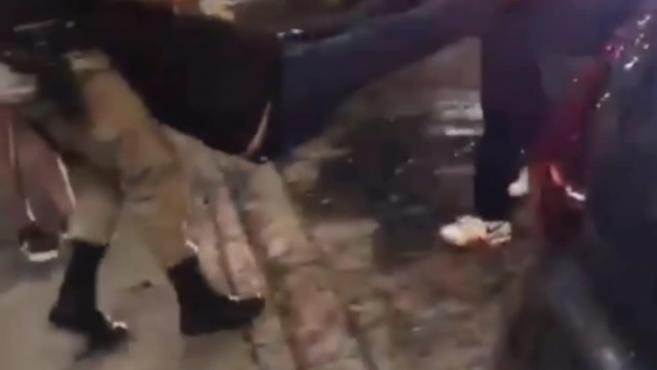 Policial civil e cadeirante ficam feridos ap�s arma do agente disparar