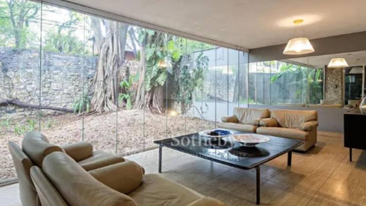 Localizada no bairro Jardim Europa, em S�o Paulo, im�vel teve redu��o no valor