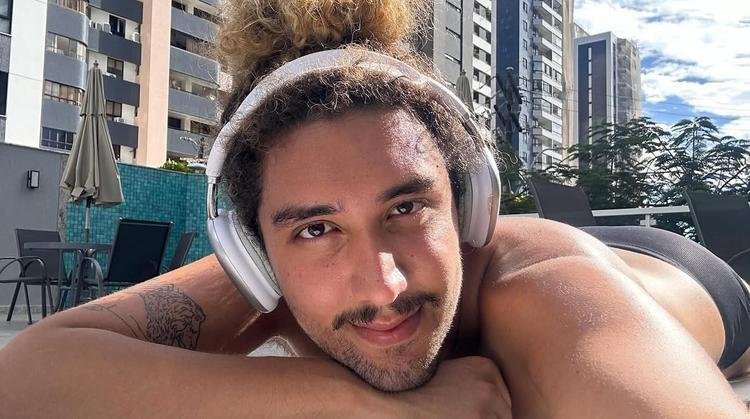 Yuri Ful� alfineta jeito de Tadeu Schmidt apresentar o 