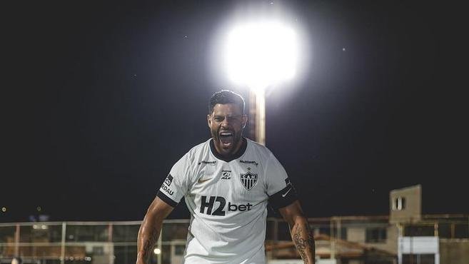 1.843 dias, 295 jogos e oito t�tulos depois: Hulk faz 1� hat-trick pelo Atl�tico
