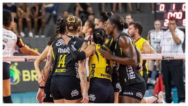 Jogadora do Praia faz 5 aces, mas n�o evita derrota na Superliga de V�lei