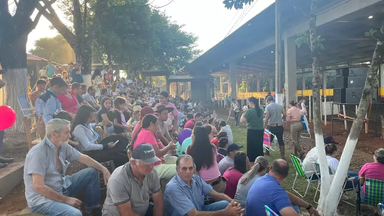 �ltimo dia de Rodeio com la�o, almo�o e domingueira